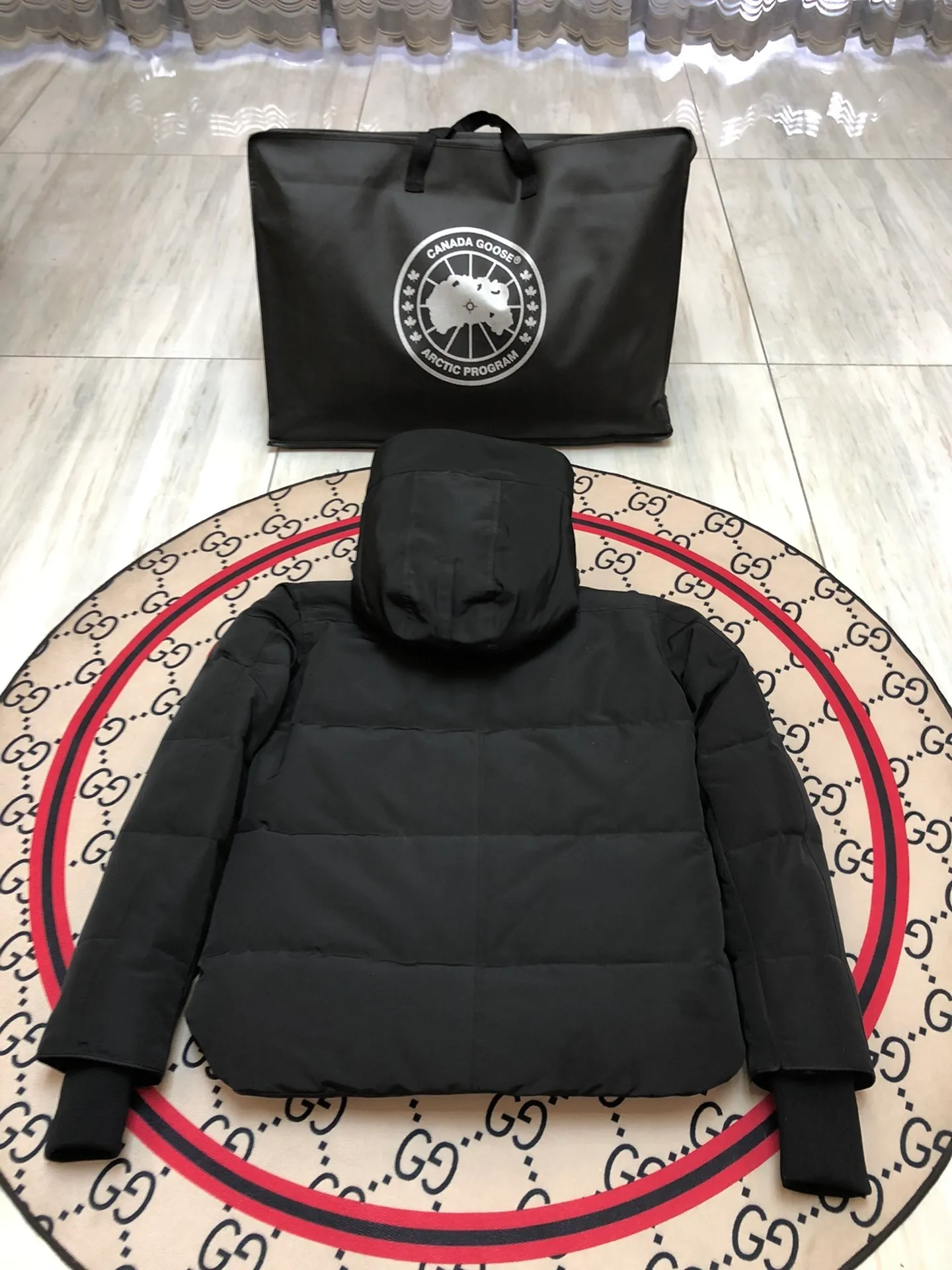 P660 counter quality 🇨🇦canada goose""🇨🇦millan parka 17 styles for men and women, short style without fur collar, chosen by Arctic and Antarctic expedition teams as winter wear, the Rolls Royce of down jackets. ➖ Industry-leading anti-counterfeiting chip sensing. ➖ Imported Behringer embroidery machines and customized embroidery labels, the highest level and industry leading. ➖ Imported Korean 21-count polyester-cotton blended original fabric, tc85 waterproof coating fabric, water-repellent, windproof and wear-resistant. ➖ The new national standard 80 white duck down is filled with an average of 520 grams of down. The amount of down filled is industry-leading. ➖ 100% nylon lon lining with double double-layer sealing design to prevent velvet running, seamless thread design on cuffs! ➖ Western Canadian Green Wolf Collar. ➖ Yoshida ykk provides original custom-made electroplated sliders. The ykk two-way lockable zipper is tight and smooth and does not peel off paint. ➖ 3m composite Velcro is durable, and all accessories and hardware are custom-made. Note: Our copywriting is only simple and clear. Instead of bragging about the copywriting, it is better to compare and understand with samples. Only for the purest, most focused, most professional, highest quality, and highest sex!